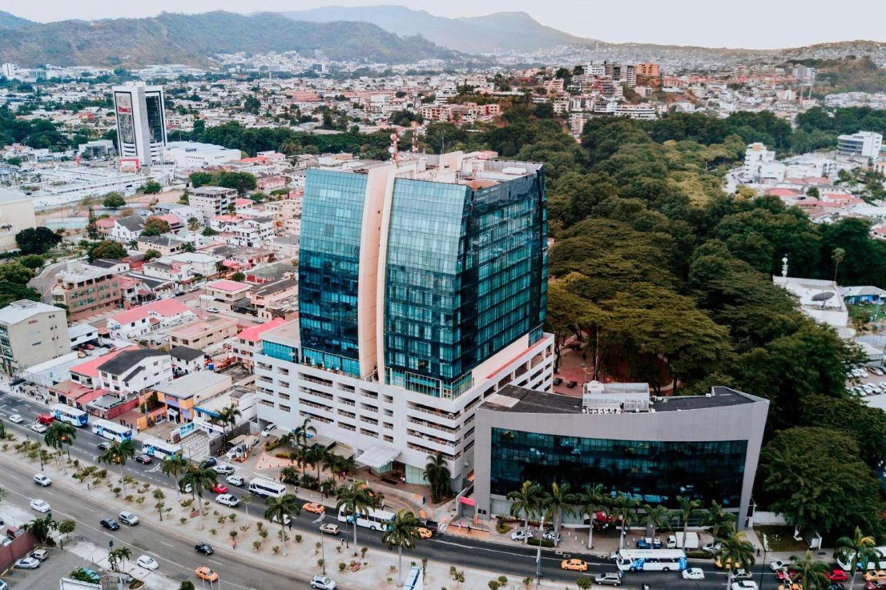 Courtyard By Marriott Guayaquil Hotel Екстериор снимка