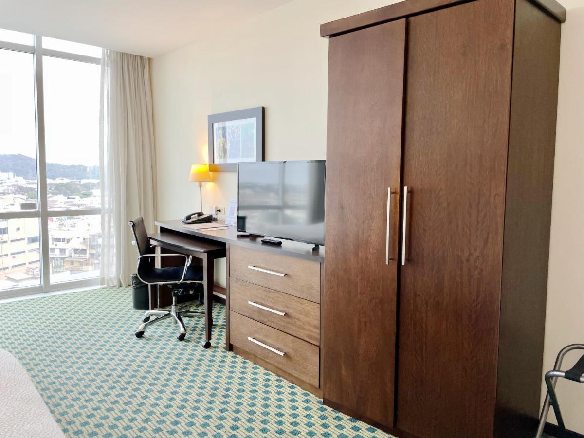 Courtyard By Marriott Guayaquil Hotel Екстериор снимка