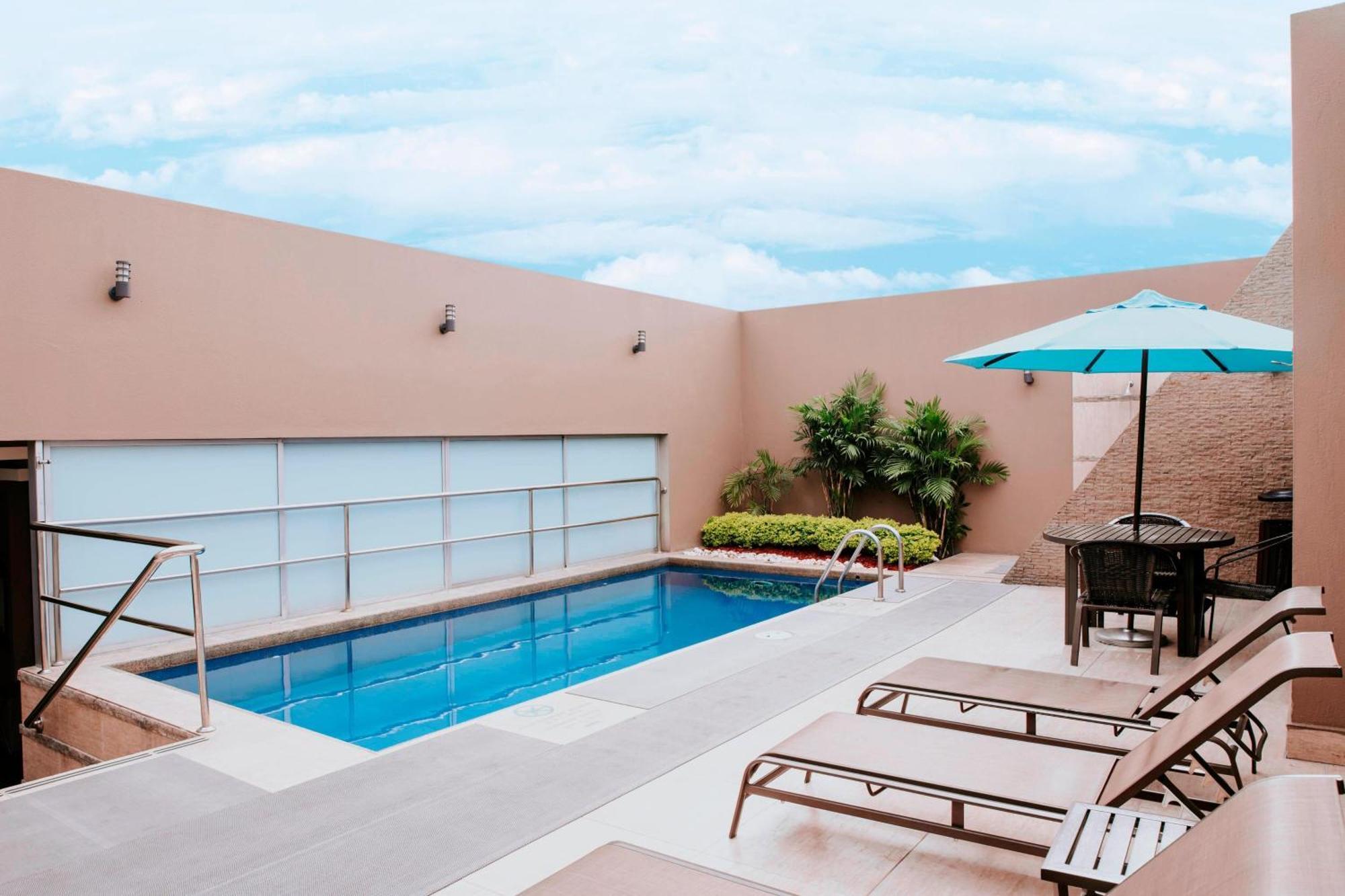 Courtyard By Marriott Guayaquil Hotel Екстериор снимка